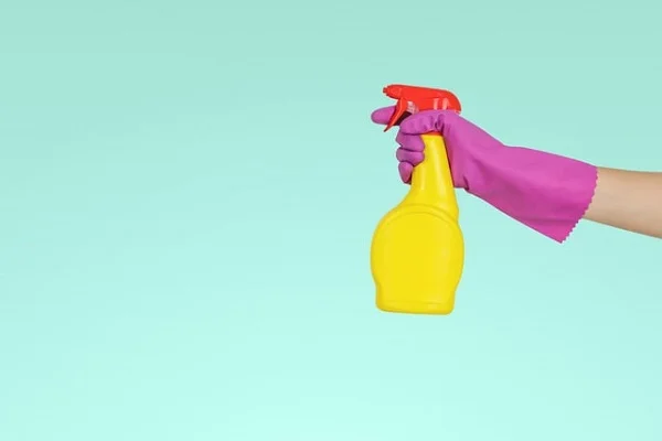 Como limpar as paredes sujas da casa?