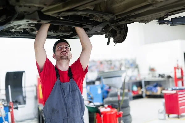 Qual é a diferença entre uma oficina mecânica e um auto center?